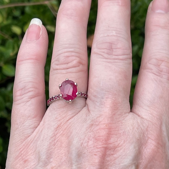 2.7 ct Ruby set in 18k white gold diamonds around the Ruby $7000. Steal-read on! - Picture 3 of 13